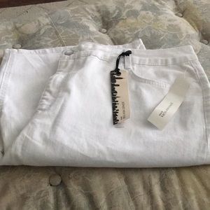 Jones New York White Shorts, 22W, NWT, Retail $54